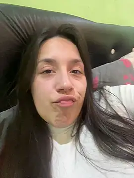 Snapshot of Eve2499 chatting on 09-27-25, 01:32 Eve2499 online show from 09-27-25, 01:32