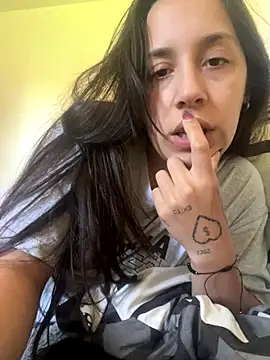 Snapshot of Eve2499 chatting on 09-30-25, 06:24 Eve2499 online show from 09-30-25, 06:24