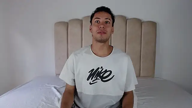 aroncooper1 online show from 11-11-25, 09:04