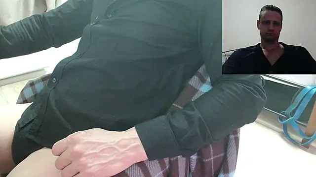 Snapshot of Freeze_Fire chatting on 12-15-25, 05:28 Freeze Fire online show from 12-15-25, 05:28
