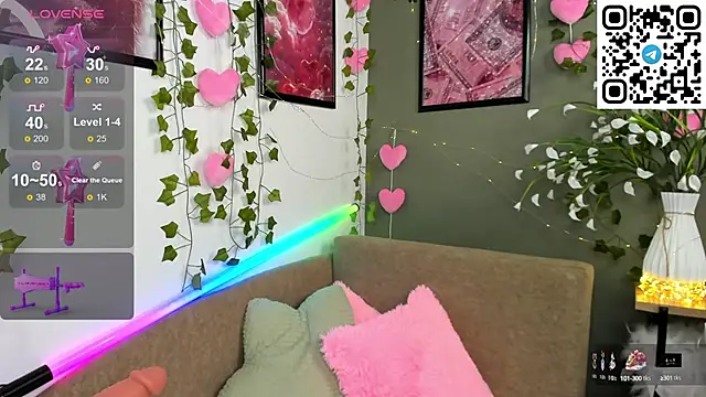 Snapshot of Selena_Lune chatting on 10-04-25, 12:41 Selena Lune online show from 10-04-25, 12:41