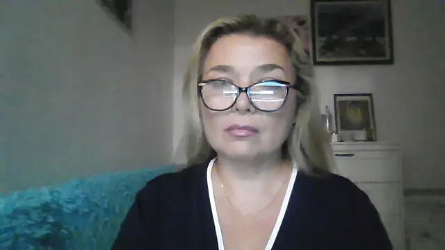 Snapshot of Myrienna chatting on 10-01-25, 08:26 Myrienna online show from 10-01-25, 08:26
