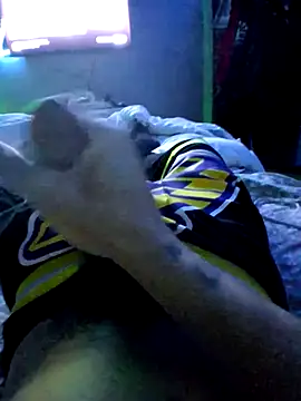 Snapshot of Painstickwes chatting on 02-10-26, 02:32 Painstickwes online show from 02-10-26, 02:32