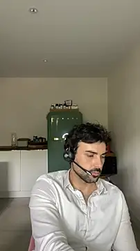 Snapshot of eauminerale chatting on 05-29-26, 11:52 eauminerale online show from 05-29-26, 11:52