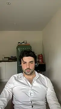 Snapshot of eauminerale chatting on 06-02-26, 12:18 eauminerale online show from 06-02-26, 12:18
