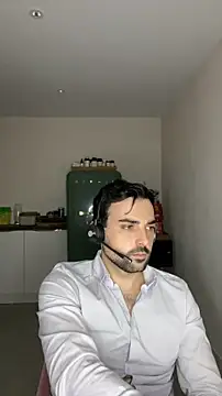 Snapshot of eauminerale chatting on 06-15-26, 09:22 eauminerale online show from 06-15-26, 09:22