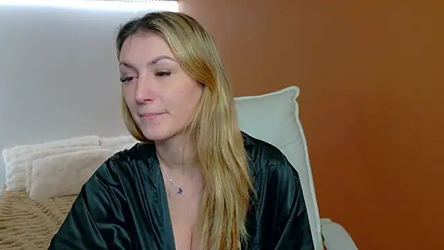 Snapshot of Anaayss_ chatting on 01-19-26, 05:33 Anaayss online show from 01-19-26, 05:33