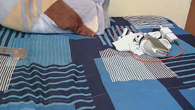 Snapshot of Pearl-Lissa chatting on 10-27-25, 06:06 Pearl-Lissa online show from 10-27-25, 06:06