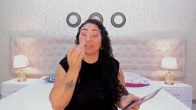 VaniaRose online show from 11-08-25, 01:55