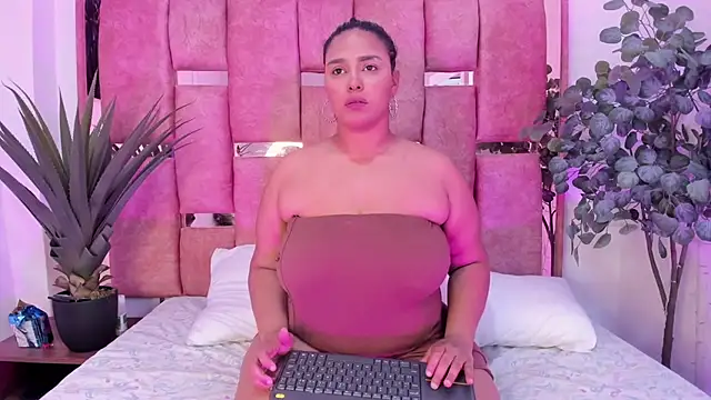 Snapshot of afrodita-Stone chatting on 01-19-26, 01:42 afrodita-Stone online show from 01-19-26, 01:42