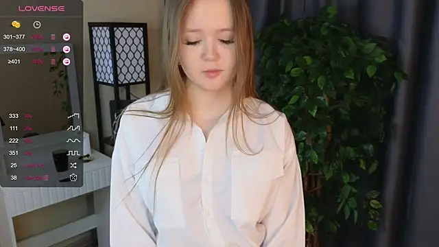 Snapshot of ElenoreReth chatting on 02-04-26, 03:51 ElenoreReth online show from 02-04-26, 03:51