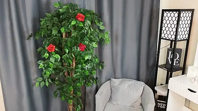 Snapshot of ElenoreReth chatting on 03-16-26, 05:44 ElenoreReth online show from 03-16-26, 05:44