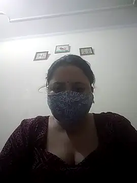 Snapshot of Cute-Purva chatting on 10-31-25, 04:35 Cute-Purva online show from 10-31-25, 04:35