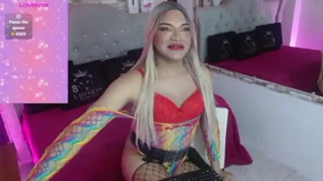 Sophia hott01 online show from 12-22-25, 12:46