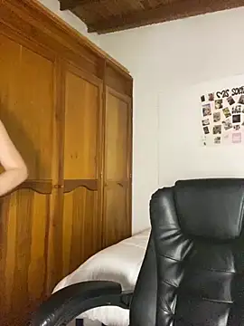 Bleer Rousse online show from 10-21-25, 06:19