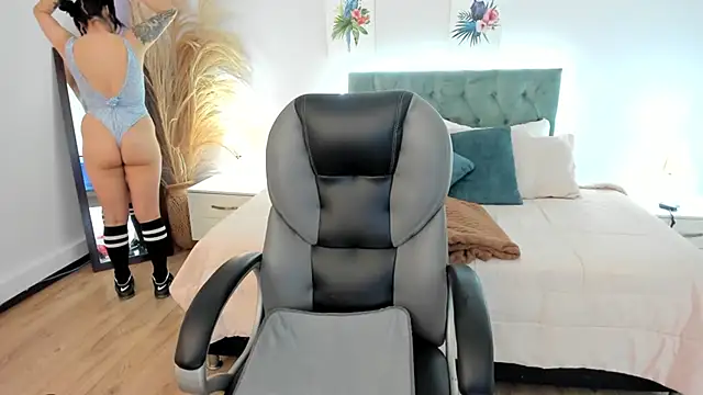 Antonela vargas online show from 11-13-25, 12:15