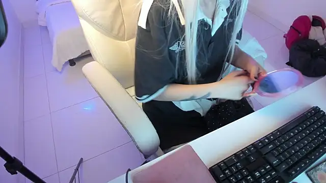 Snapshot of AsamiYaeko_ chatting on 10-25-25, 01:18 AsamiYaeko  online show from 10-25-25, 01:18