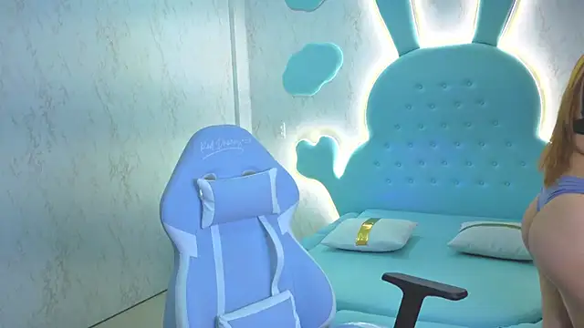 Mia Cuttee online show from 11-04-25, 03:16