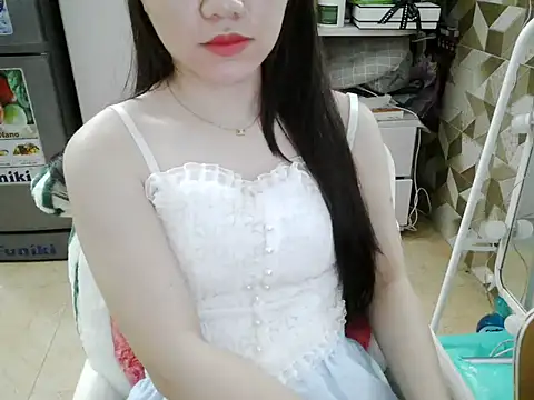 Ara4865 online show from 10-31-25, 04:02