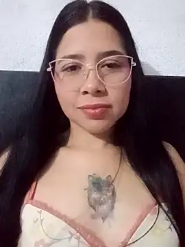 Snapshot of elyne_hot chatting on 10-17-25, 05:54 elyne hot online show from 10-17-25, 05:54