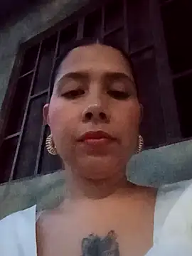 Snapshot of elyne_hot chatting on 10-21-25, 10:43 elyne hot online show from 10-21-25, 10:43