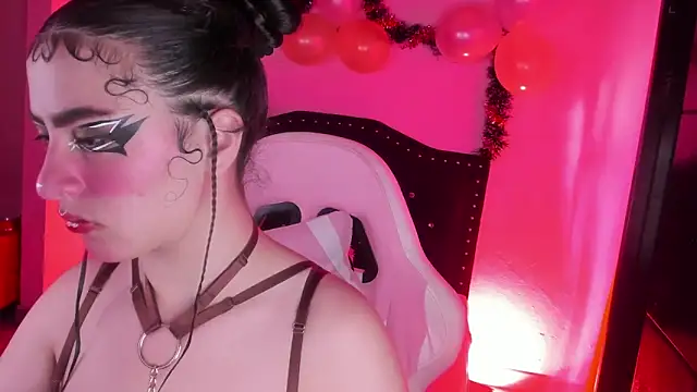 kitty  chs online show from 12-22-25, 01:52