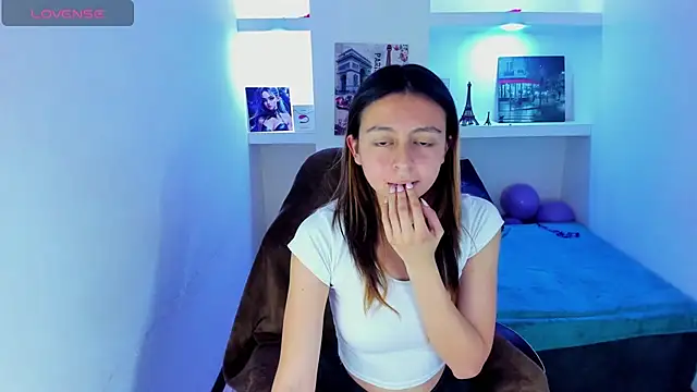 Snapshot of lala_clark chatting on 10-10-25, 04:11 lala clark online show from 10-10-25, 04:11