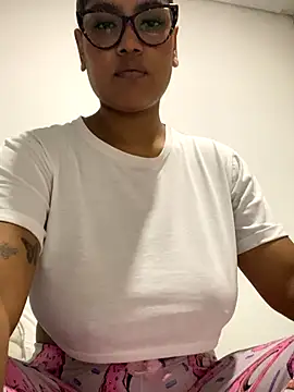 Snapshot of miiabrown18 chatting on 10-15-25, 01:50 miiabrown18 online show from 10-15-25, 01:50