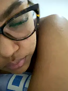 Snapshot of miiabrown18 chatting on 10-16-25, 02:01 miiabrown18 online show from 10-16-25, 02:01