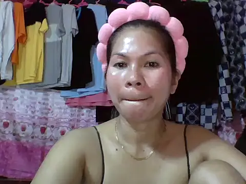 Snapshot of sexyanne1988 chatting on 02-15-26, 12:03 sexyanne1988 online show from 02-15-26, 12:03