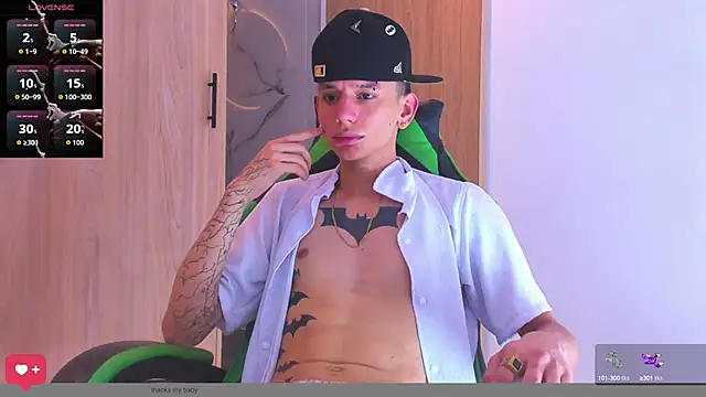 Snapshot of Skinny_batman chatting on 10-14-25, 02:12 Skinny batman online show from 10-14-25, 02:12