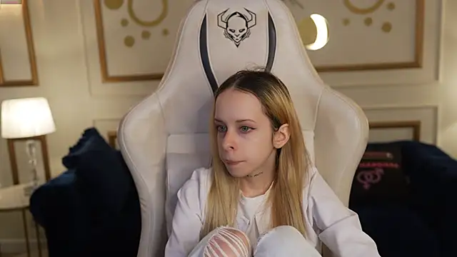 Luchi Sun online show from 10-30-25, 11:22