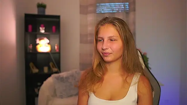 Snapshot of emmie_murray chatting on 10-30-25, 01:56 emmie murray online show from 10-30-25, 01:56