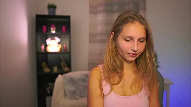 Snapshot of emmie_murray chatting on 11-15-25, 02:13 emmie murray online show from 11-15-25, 02:13