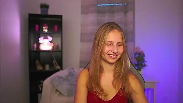 Snapshot of emmie_murray chatting on 11-27-25, 02:08 emmie murray online show from 11-27-25, 02:08