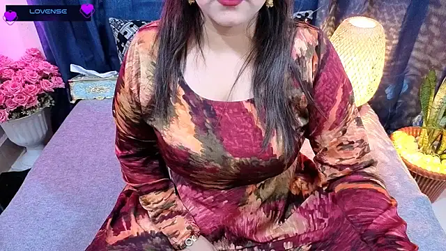 Snapshot of Sanvi-Queen chatting on 12-19-25, 06:20 Sanvi-Queen online show from 12-19-25, 06:20