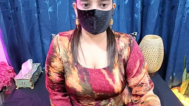 Snapshot of Sanvi-Queen chatting on 12-21-25, 07:10 Sanvi-Queen online show from 12-21-25, 07:10