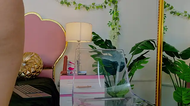 Snapshot of NaiaWhisper chatting on 10-22-25, 05:30 NaiaWhisper online show from 10-22-25, 05:30