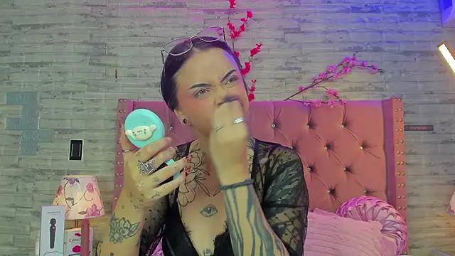 Snapshot of NaiaWhisper chatting on 11-16-25, 02:22 NaiaWhisper online show from 11-16-25, 02:22