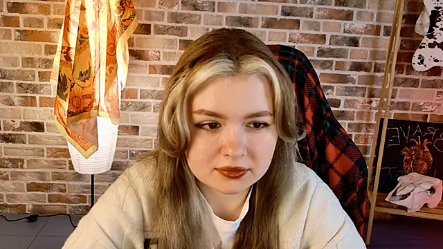 Snapshot of HaleySun chatting on 09-25-25, 03:27 HaleySun online show from 09-25-25, 03:27