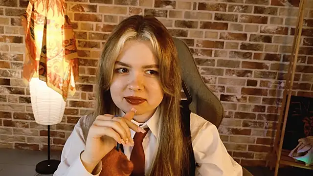 Snapshot of HaleySun chatting on 09-28-25, 05:02 HaleySun online show from 09-28-25, 05:02
