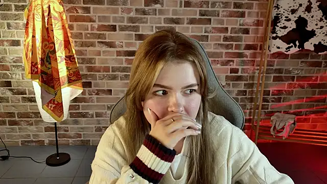 Snapshot of HaleySun chatting on 10-14-25, 01:34 HaleySun online show from 10-14-25, 01:34