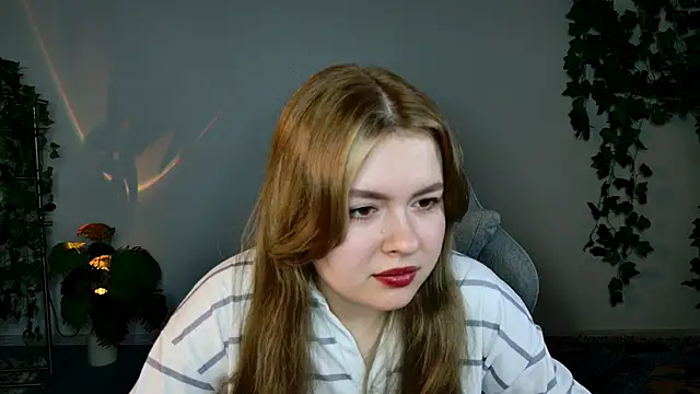 Snapshot of HaleySun chatting on 10-17-25, 09:12 HaleySun online show from 10-17-25, 09:12