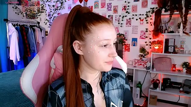 Ayla Hicks online show from 11-21-25, 08:07