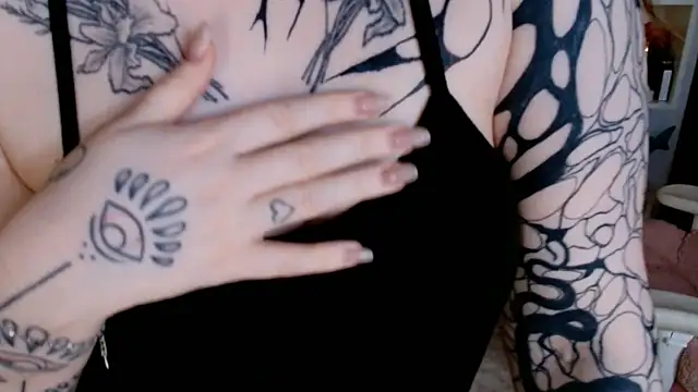 Snapshot of Ayla_Hicks chatting on 05-02-26, 03:11 Ayla Hicks online show from 05-02-26, 03:11