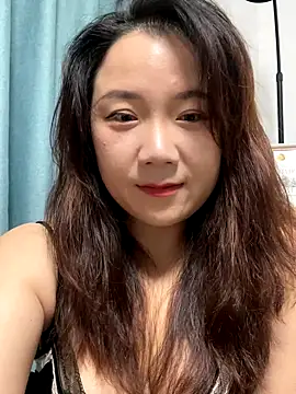 Snapshot of Momo-9988 chatting on 10-25-25, 04:35 Momo-9988 online show from 10-25-25, 04:35