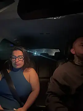 Snapshot of liz_and_thiago chatting on 12-22-25, 12:40 liz and thiago online show from 12-22-25, 12:40