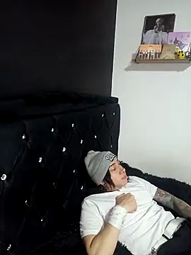 Iluromi online show from 10-28-25, 04:20