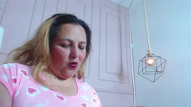 Snapshot of SweetRouse__ chatting on 09-24-25, 02:53 SweetRouse online show from 09-24-25, 02:53