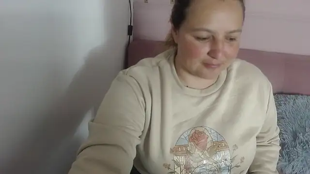 Snapshot of SweetRouse__ chatting on 09-26-25, 02:10 SweetRouse online show from 09-26-25, 02:10